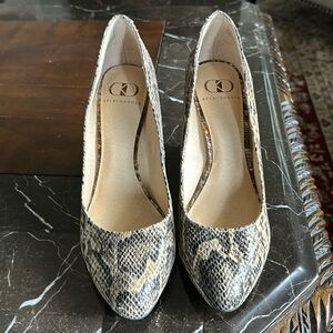 Kelsi Dagger Shoes size 8